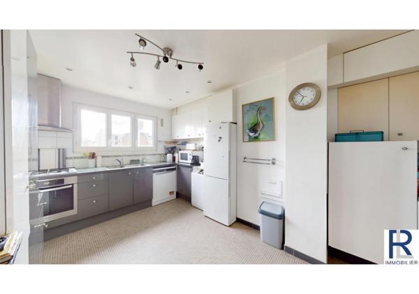 Paris (75007) Bel appartement de 104 m2 avec 3 chambres au 7ème étage à Paris VII