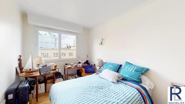 Paris (75007) Bel appartement de 104 m2 avec 3 chambres au 7ème étage à Paris VII