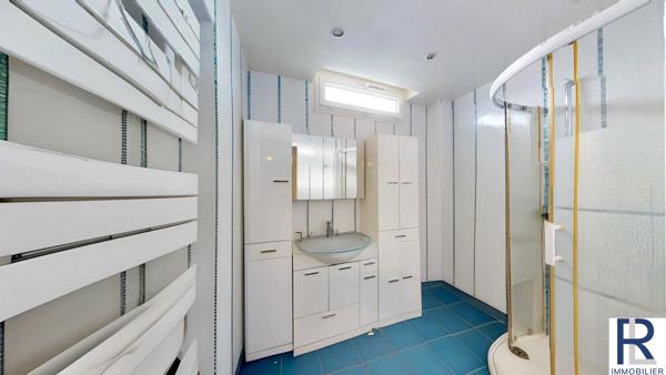 Paris (75007) Bel appartement de 104 m2 avec 3 chambres au 7ème étage à Paris VII