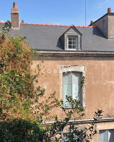 À deux pas du marché Talensac, un appartement de caractère à réinventer