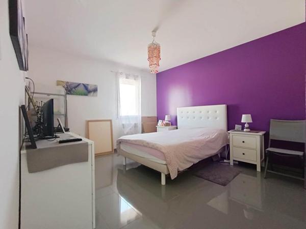 Maison Istres 4 pièce(s) 83 m2 Terrasse , Cour et Garage