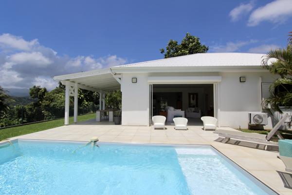 Petit-Bourg (97170) Villa d'Exception avec Vue Mer à Petit-Bourg