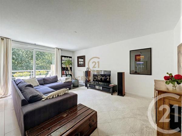 Appartement T3 à vendre  3 pièces - 62 m 2   VENISSIEUX  - 69