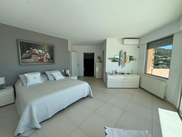 Grimaud (83310) villa d'architecte vue mer Grimaud