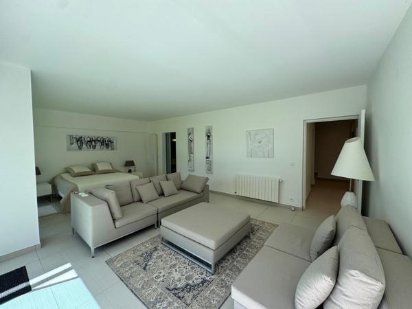 Grimaud (83310) villa d'architecte vue mer Grimaud