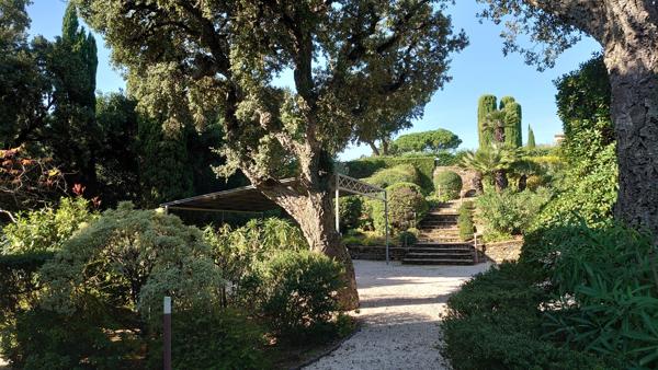 Grimaud (83310) villa d'architecte vue mer Grimaud