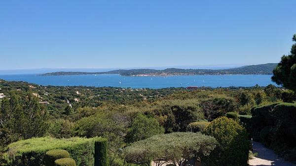 Grimaud (83310) villa d'architecte vue mer Grimaud