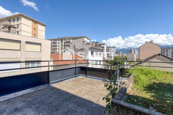 T3 Grenoble traversant avec 2 terrasses – Résidence BBC 2012