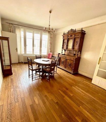 BOURGES Secteur Place Gordaine Maison de ville avec garage