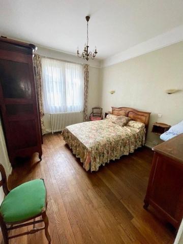 BOURGES Secteur Place Gordaine Maison de ville avec garage