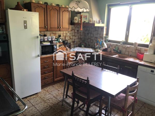 Fort potentiel pour cette maison de 130 m² au coeur d'un village recherché