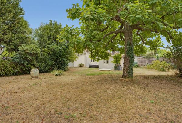 Maison double de plain pied avec terrain piscinable