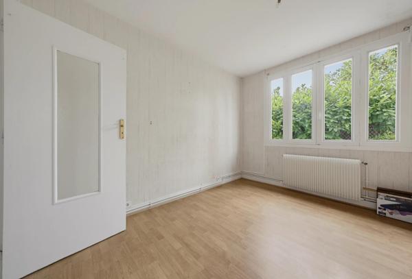 Maison double de plain pied avec terrain piscinable