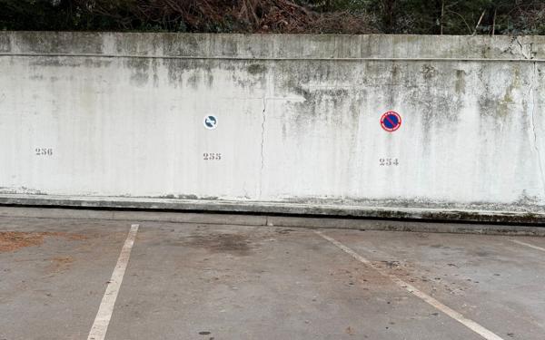 Stationnement à louer    Nancy