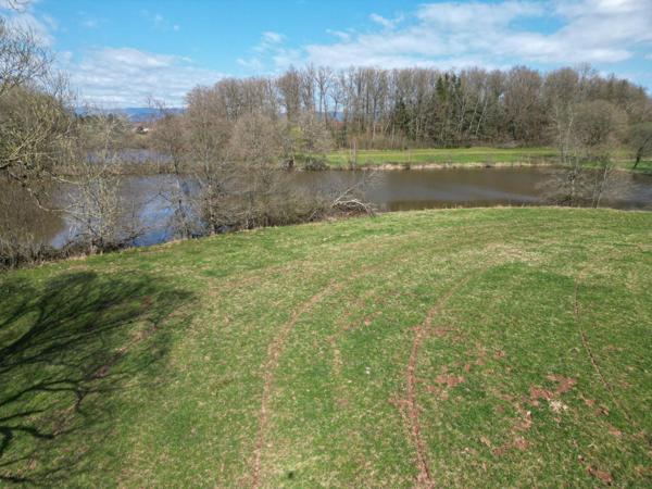 terrain 15000M², avec étang.