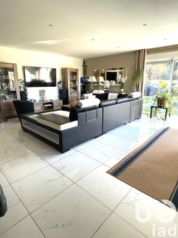 Maison 5 pièces de 110 m² à Flassans-sur-Issole (83340)