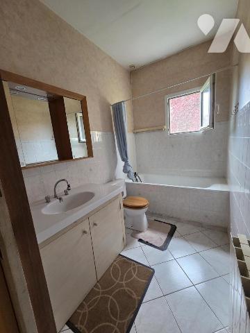 Maison d'habitation avec terrain attenant.