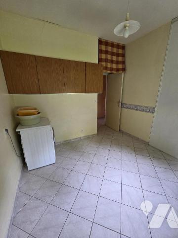 Maison d'habitation avec terrain attenant.
