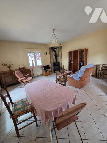 Maison d'habitation avec terrain attenant.