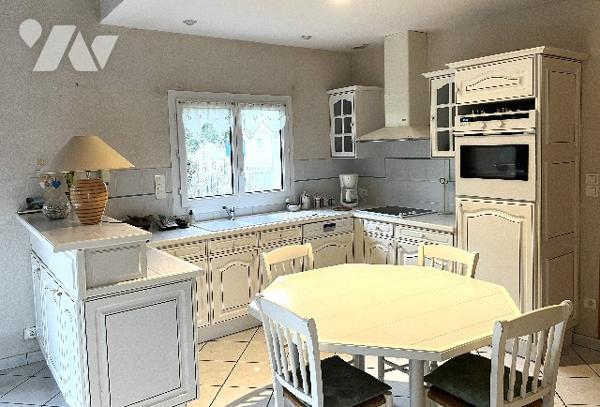 Maison à vendre située dans un secteur calme à seulement 1km des plages et centre de PREFAILLES.