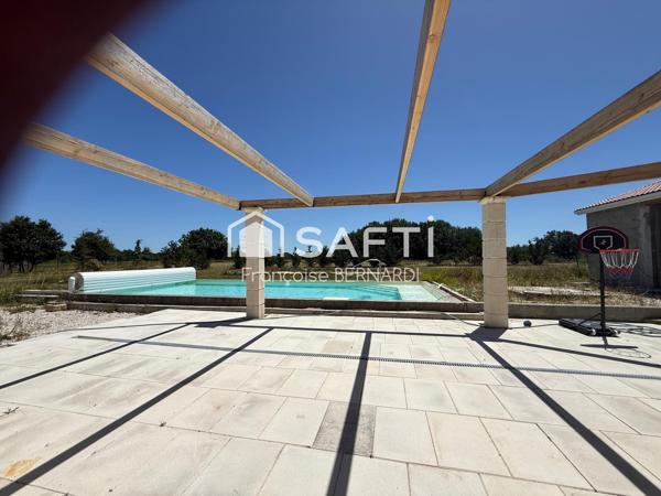 Grande villa avec piscine et grand terrain