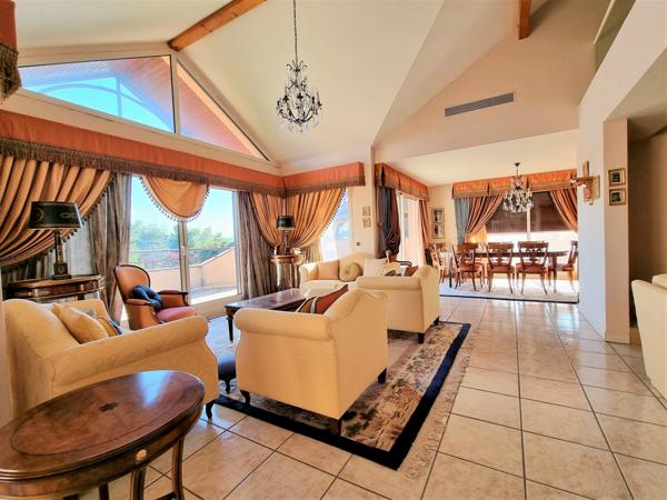 Prévessin-Moëns (01280) APPARTEMENT DE PRESTIGE, 8 PIECES, 5 CHAMBRES EN ATTIQUE, DOMAINE SECURISE - PREVESSIN-MOENS (01280)