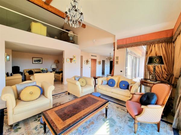 Prévessin-Moëns (01280) APPARTEMENT DE PRESTIGE, 8 PIECES, 5 CHAMBRES EN ATTIQUE, DOMAINE SECURISE - PREVESSIN-MOENS (01280)