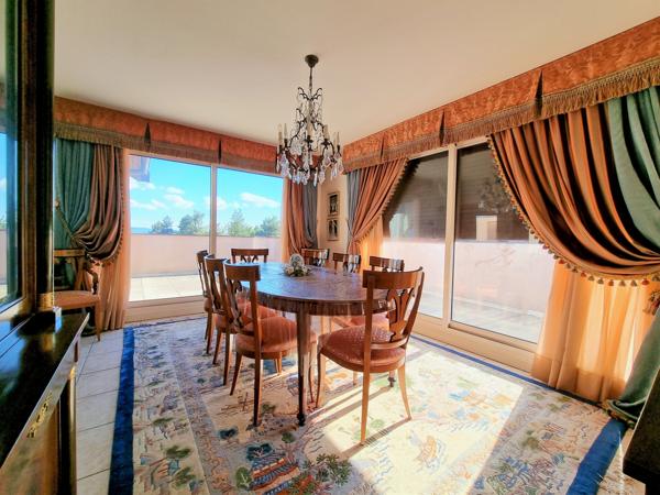 Prévessin-Moëns (01280) APPARTEMENT DE PRESTIGE, 8 PIECES, 5 CHAMBRES EN ATTIQUE, DOMAINE SECURISE - PREVESSIN-MOENS (01280)