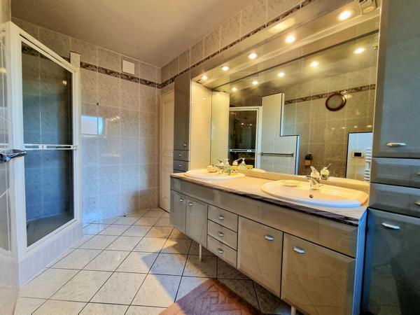 Prévessin-Moëns (01280) APPARTEMENT DE PRESTIGE, 8 PIECES, 5 CHAMBRES EN ATTIQUE, DOMAINE SECURISE - PREVESSIN-MOENS (01280)