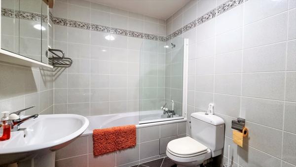 Prévessin-Moëns (01280) APPARTEMENT DE PRESTIGE, 8 PIECES, 5 CHAMBRES EN ATTIQUE, DOMAINE SECURISE - PREVESSIN-MOENS (01280)