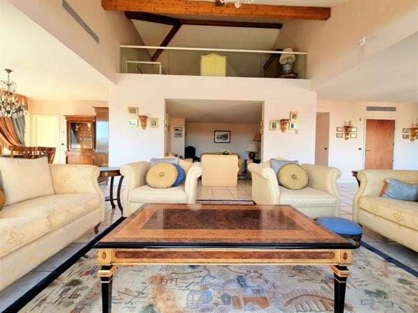 Prévessin-Moëns (01280) APPARTEMENT DE PRESTIGE, 8 PIECES, 5 CHAMBRES EN ATTIQUE, DOMAINE SECURISE - PREVESSIN-MOENS (01280)