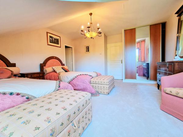 Prévessin-Moëns (01280) APPARTEMENT DE PRESTIGE, 8 PIECES, 5 CHAMBRES EN ATTIQUE, DOMAINE SECURISE - PREVESSIN-MOENS (01280)