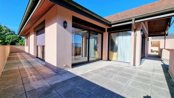 Prévessin-Moëns (01280) APPARTEMENT DE PRESTIGE, 8 PIECES, 5 CHAMBRES EN ATTIQUE, DOMAINE SECURISE - PREVESSIN-MOENS (01280)