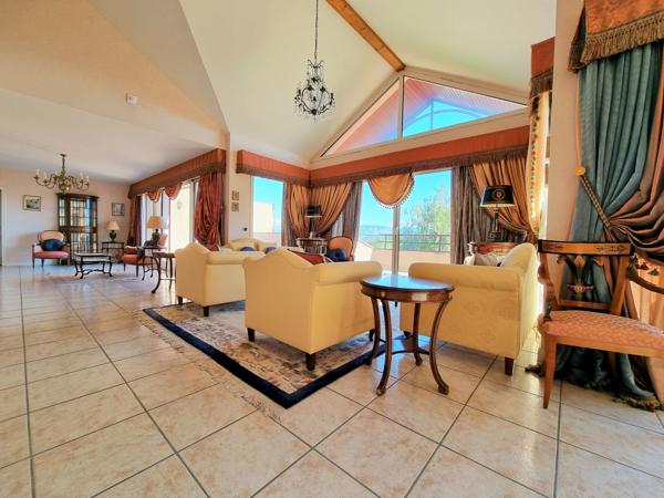 Prévessin-Moëns (01280) APPARTEMENT DE PRESTIGE, 8 PIECES, 5 CHAMBRES EN ATTIQUE, DOMAINE SECURISE - PREVESSIN-MOENS (01280)