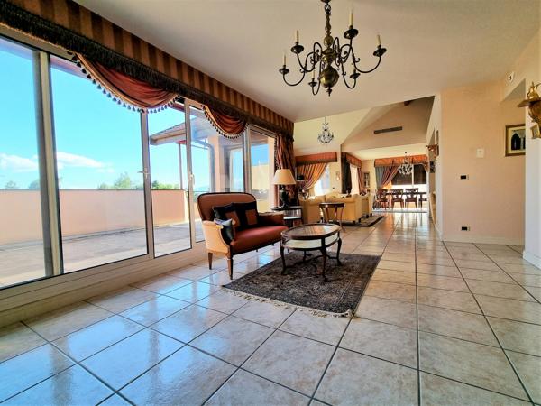 Prévessin-Moëns (01280) APPARTEMENT DE PRESTIGE, 8 PIECES, 5 CHAMBRES EN ATTIQUE, DOMAINE SECURISE - PREVESSIN-MOENS (01280)