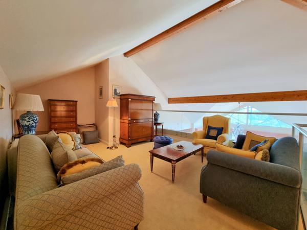 Prévessin-Moëns (01280) APPARTEMENT DE PRESTIGE, 8 PIECES, 5 CHAMBRES EN ATTIQUE, DOMAINE SECURISE - PREVESSIN-MOENS (01280)