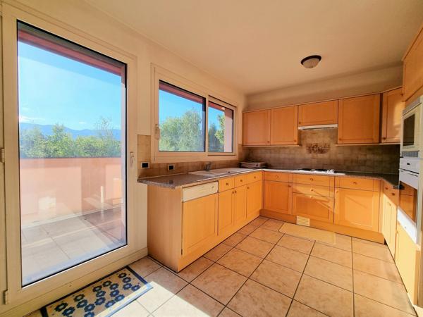 Prévessin-Moëns (01280) APPARTEMENT DE PRESTIGE, 8 PIECES, 5 CHAMBRES EN ATTIQUE, DOMAINE SECURISE - PREVESSIN-MOENS (01280)