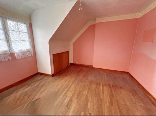 A vendre : Maison des années 1970 à rénover Cadre calme à proximité de la mer