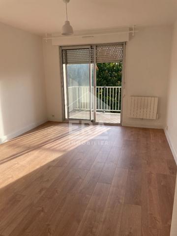 APPART. T2 AVEC BALCON A LOUER - BLOIS - QUARTIER ST-NICOLAS, CAVE PRIVATIVE & ASCENSEUR