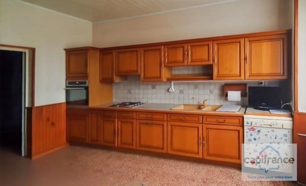 Maison mitoyenne de 100 m², combles aménageables, jardin et garage : une opportunité à Ciry-le-Noble