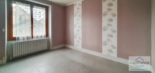 Maison mitoyenne de 100 m², combles aménageables, jardin et garage : une opportunité à Ciry-le-Noble