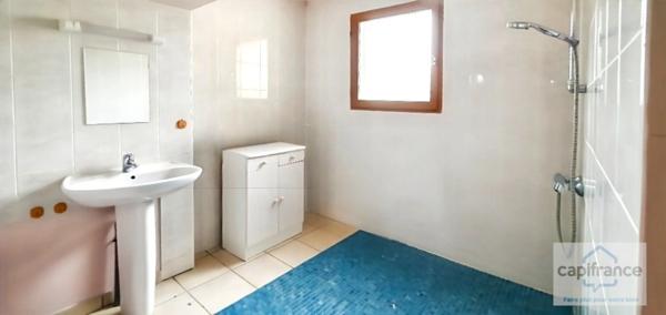 Maison mitoyenne de 100 m², combles aménageables, jardin et garage : une opportunité à Ciry-le-Noble