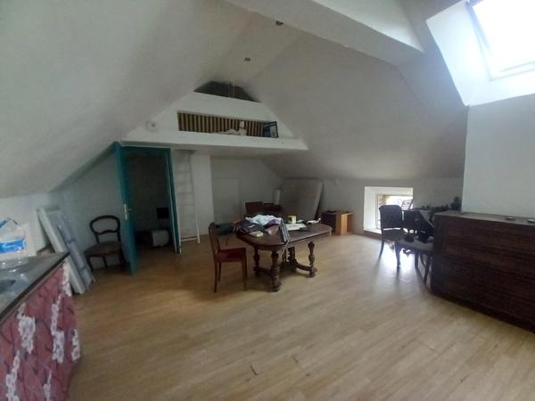 Immeuble St Jean La Poterie, bourg, au calme