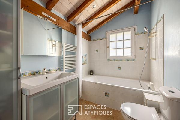 Ecrin de sérénité en bord de piscine, aux portes de Lyon