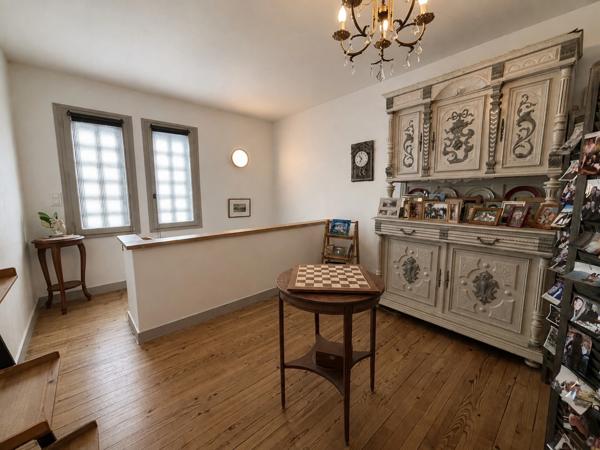 Maison à vendre 6 pièces SAINTES (17)