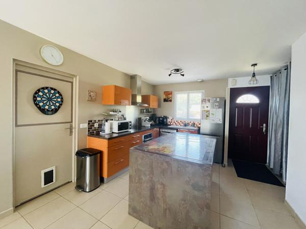 Neuville-de-Poitou (86170) MAISON PLAIN PIED