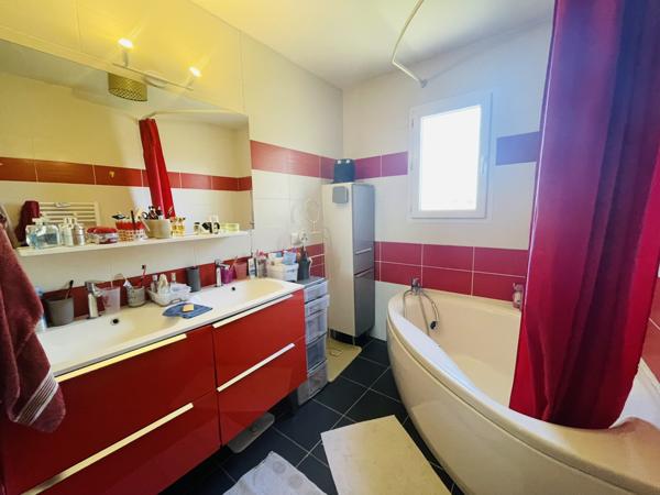 Neuville-de-Poitou (86170) MAISON PLAIN PIED