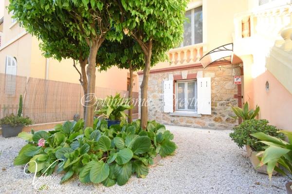 Villa 170 m² avec deux logements indépendants, garage et jardin au cœur de Hyères 83400