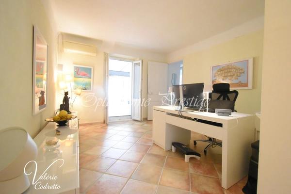 Villa 170 m² avec deux logements indépendants, garage et jardin au cœur de Hyères 83400