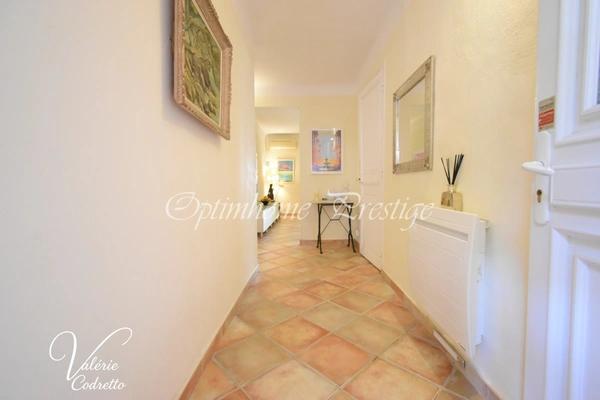 Villa 170 m² avec deux logements indépendants, garage et jardin au cœur de Hyères 83400